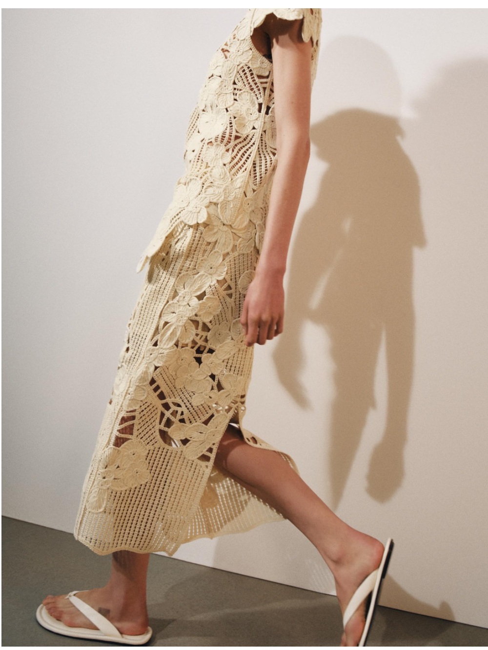 ZARA ZW Collection Crochet Midi Skirt Small NWT 3D Floral appliqué Knit Cream - Picture 3 of 12